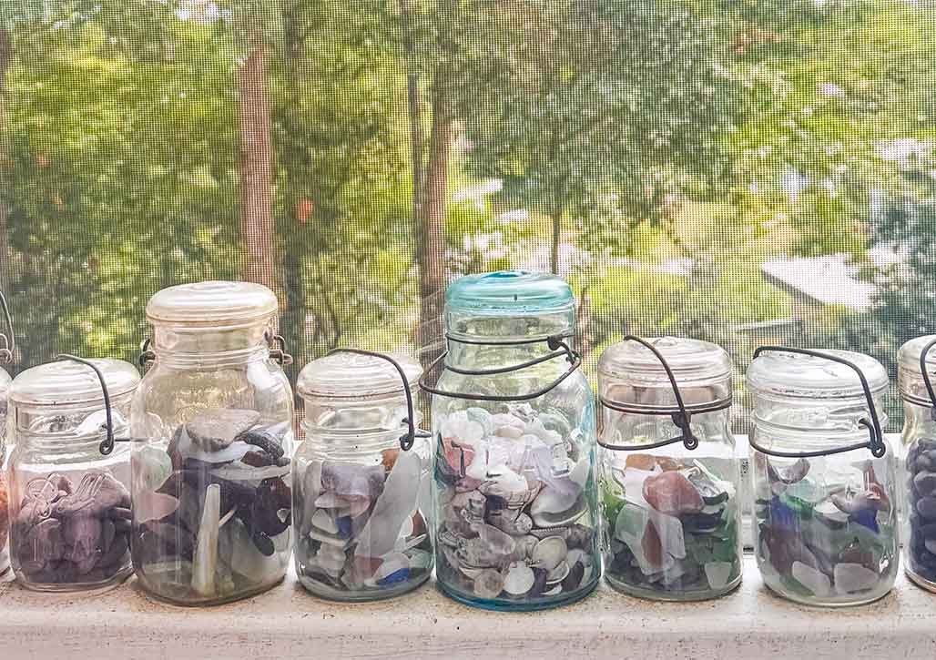 mason-jar-seashells Antique Mason Jars holding and organizing seashells